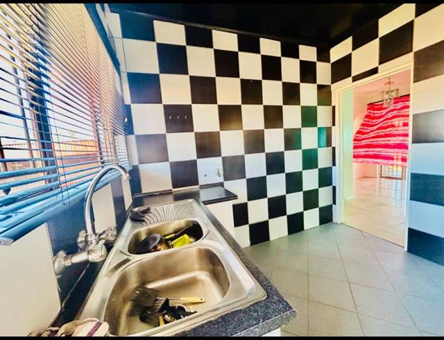 2 BEDROOM HOUSE FOR SALE IN VANDERBIJLPARK CW 6